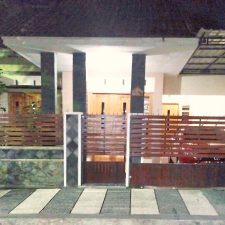 Homestay Syariah Grahadi مالانغ المظهر الخارجي الصورة